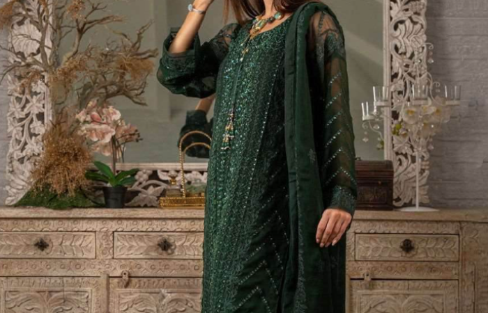 10% Off on Iqraar Embroidered Luxury Chiffon Unstitched 3pcs