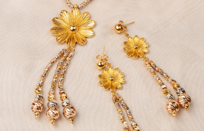 13% Off on The Flora Set Lecklace