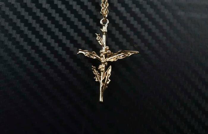 32% Off on Floral Cross Locket