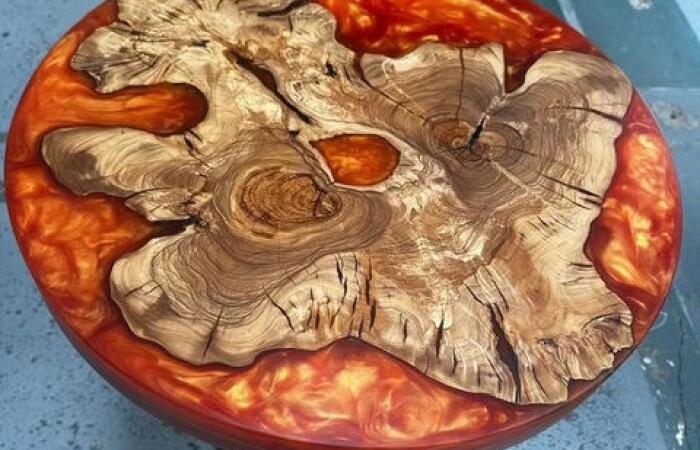 6% Off on Elegant Resin Table Top for Modern Living Spaces with Unique Design and Sturdy...