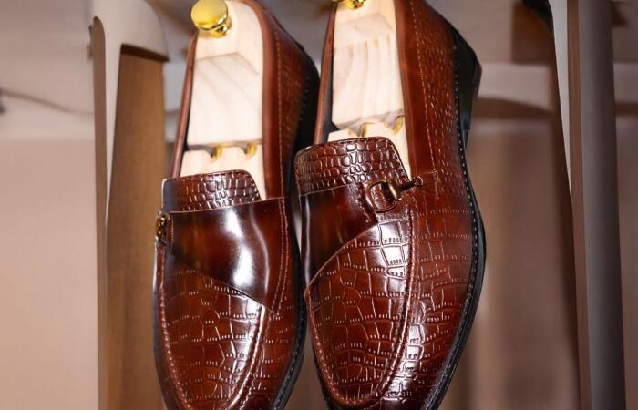 Tk1101 Off on Croco Choco Fingee Tassel
