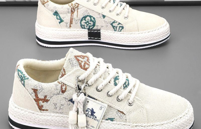 35% Off on Flat Edge Trend Sneakers